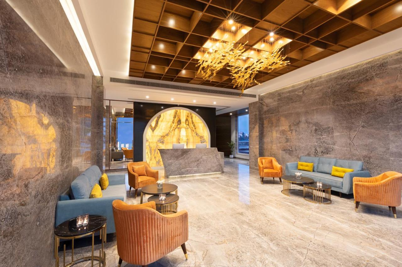 Clarion Hotel デヘラードゥーン エクステリア 写真