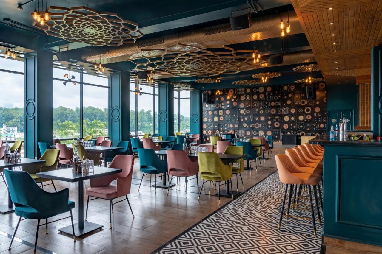 Clarion Hotel デヘラードゥーン エクステリア 写真