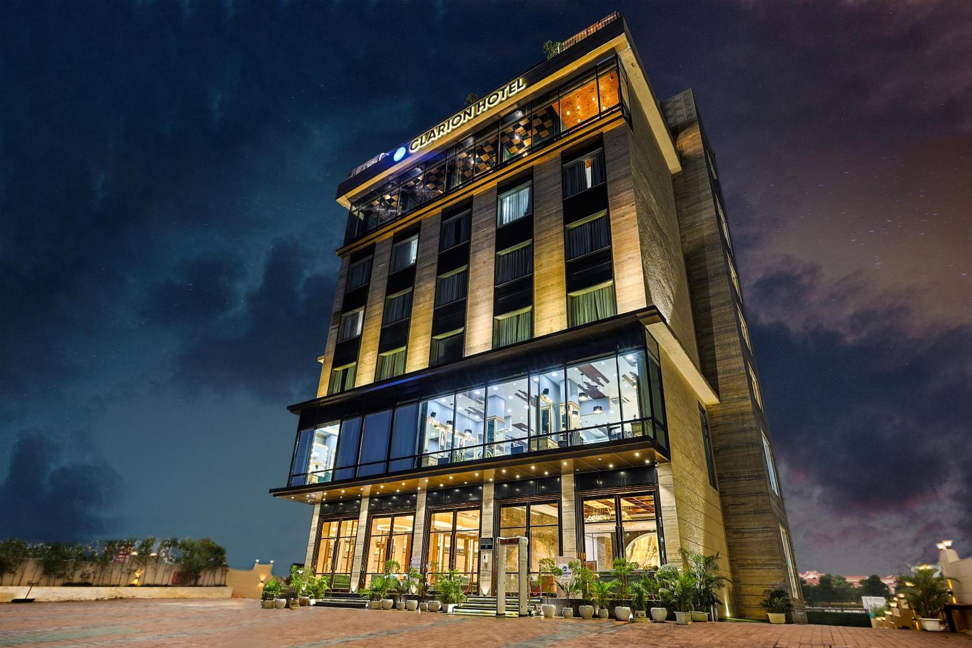 Clarion Hotel デヘラードゥーン エクステリア 写真