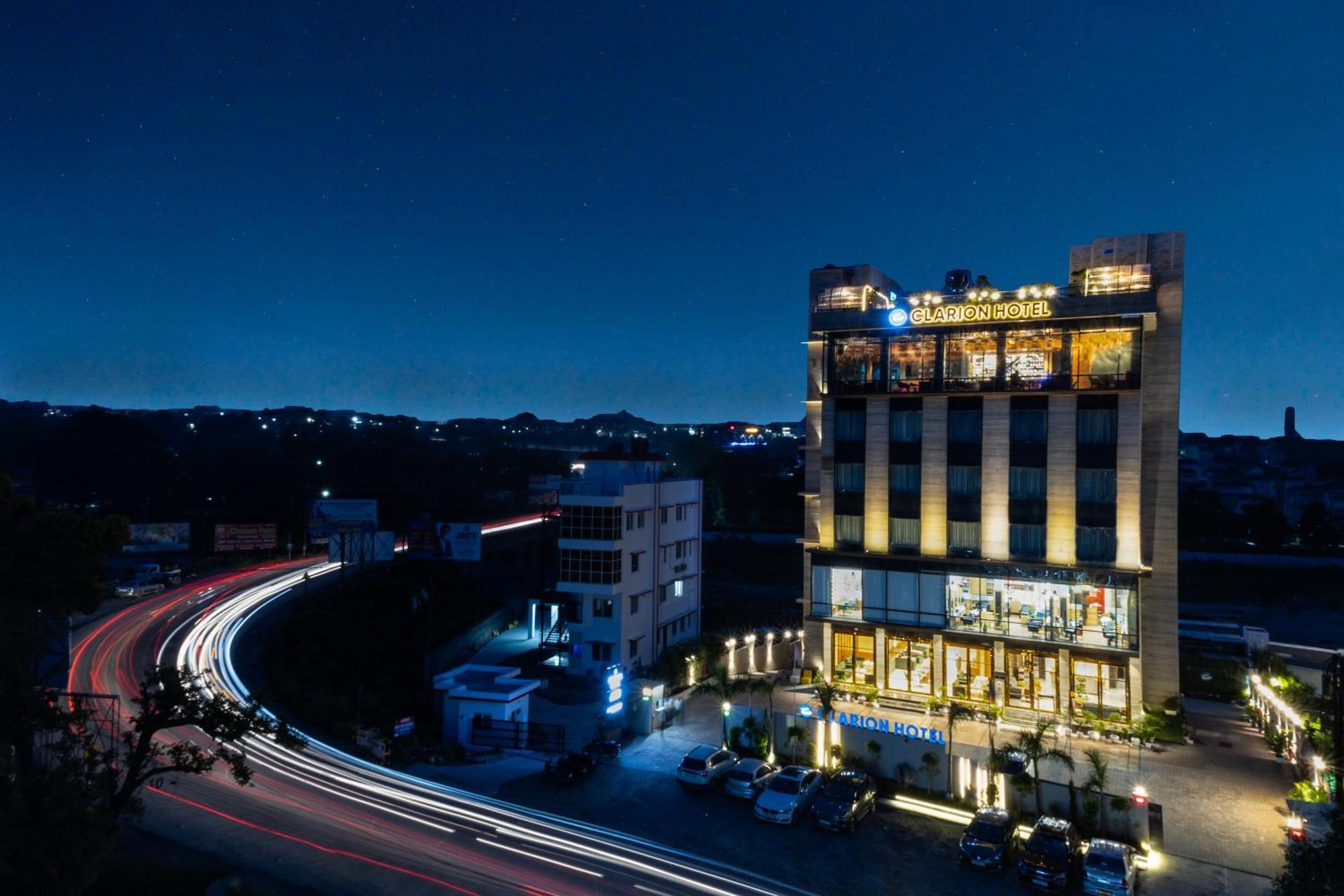 Clarion Hotel デヘラードゥーン エクステリア 写真