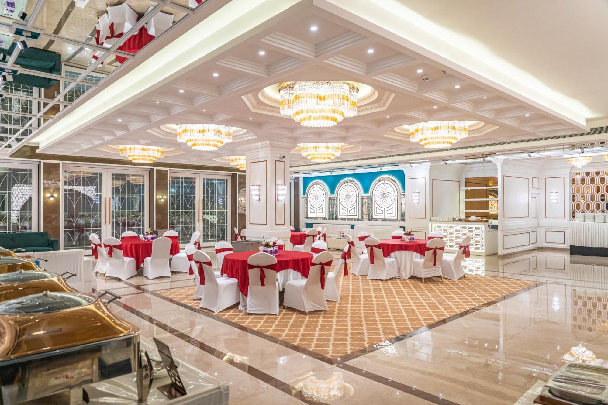 Clarion Hotel デヘラードゥーン エクステリア 写真